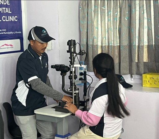 घोडाघोडीमा निःशुल्क आँखा जाँच शिविरः ३८४ जनाको परीक्षण गर्दा ७५ मा मोतियाबिन्दुको समस्या